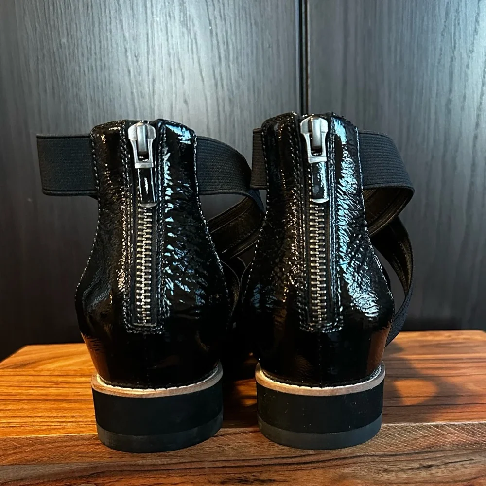 Eileen Fisher Klay Patent Stretch Wedge Sandal in Black. Size 7.5.